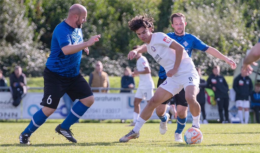 Der FC Viktoria Enzberg unterliegt den Gästen aus Nöttingen. Foto: Fotomoment