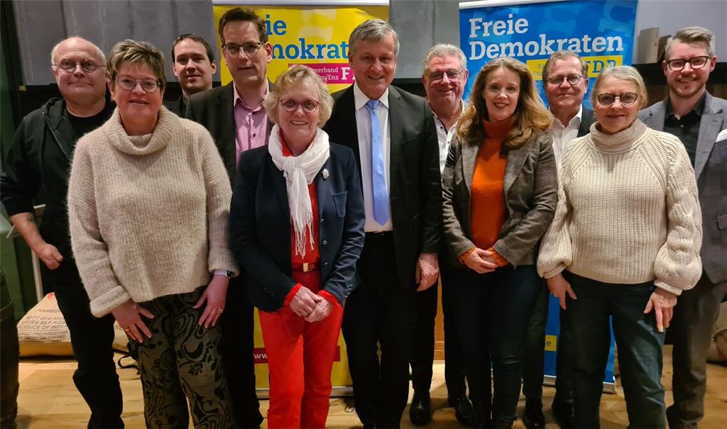Der FDP-Kreisvorstand (v.li.): Mischa Dambrowsky, Elke Bohnenberger, Matthias Köhler, Erik Schweickert, Bärbl Maushart, Hans-Ulrich Rülke, Odin Bohnenberger, Andrea Pachaly-Szalay, Reiner Semet, Monika Descharmes und Johannes Baumbast. Foto: Metzbaur