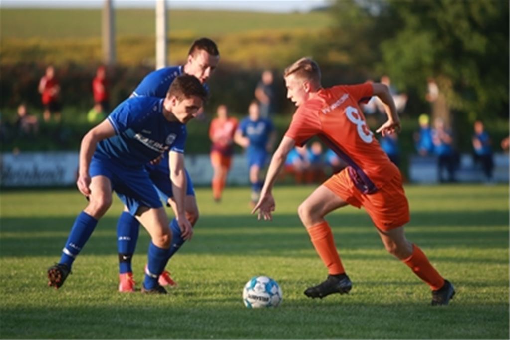 Der FV Knittlignen – am Ball Daniel Hirsch – beim 3:3 gegen den TSV Wurmberg-Neubärental am Anfang der Vorrunde. Archivfoto: Huber