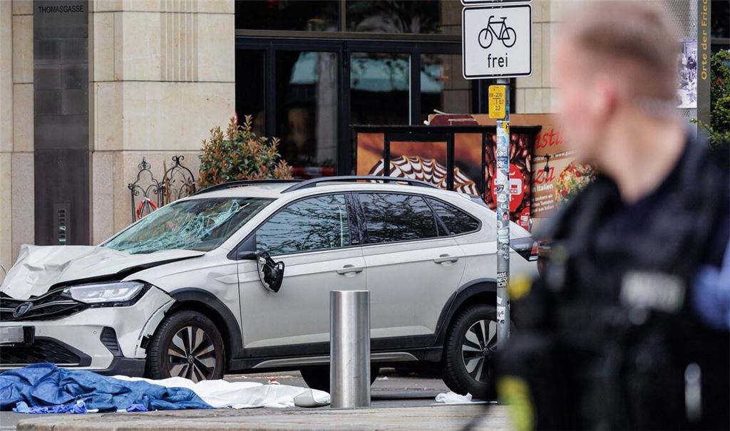 Der Fahrer befindet sich aktuell in polizeilichem Gewahrsam.