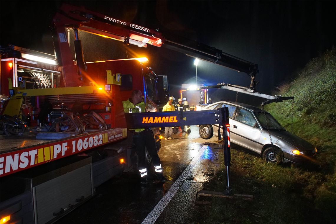 Wurmberg: schwerer Verkehrsunfall mit Pkw - Fahrer fluechtig
