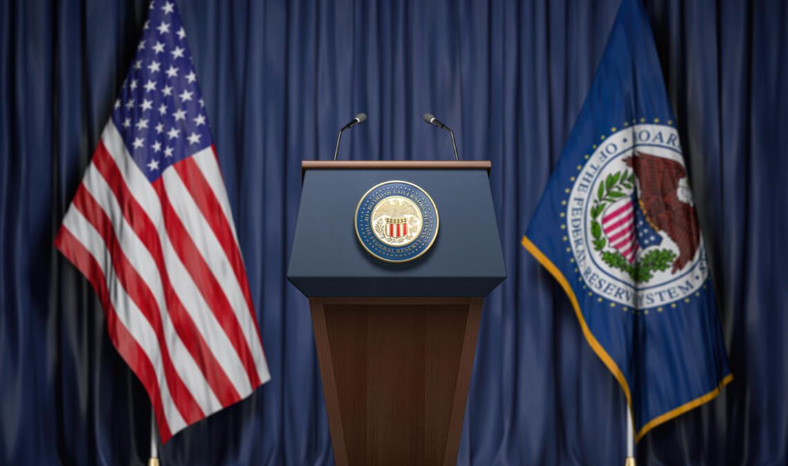 FED Zinsentscheid Uhrzeit - Wann die US-Notenbank heute entscheidet Der Fed-Zinsentscheid am 17. September 2025 steht an. Uhrzeit, Erwartungen und mögliche Auswirkungen auf Märkte und Anleger im Überblick.