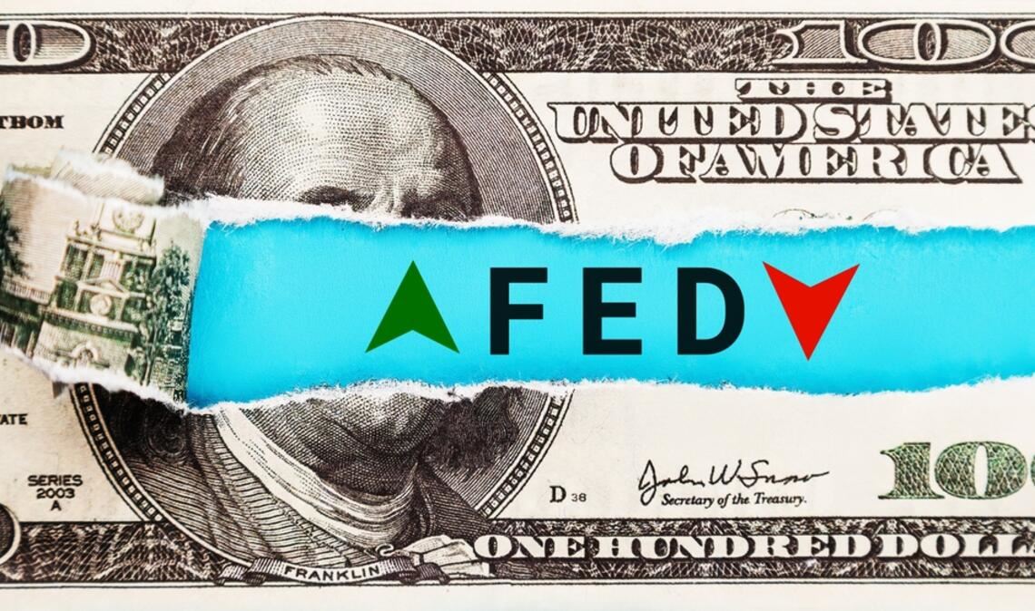 Der Fed-Zinsentscheid heute am 29. April 2026 steht an. Alles Wichtige zu Uhrzeit, Erwartungen und den möglichen Auswirkungen auf Märkte und Anleger.