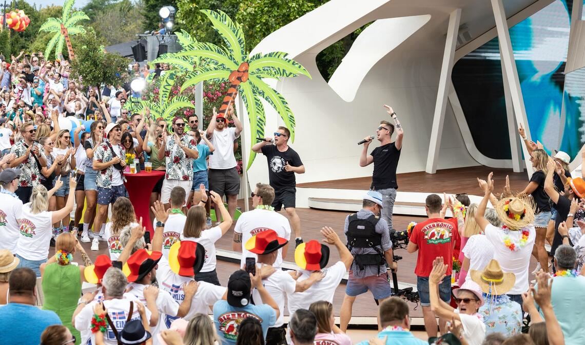 Der "Fernsehgarten" feiert auch gerne Motto-Partys - etwa "Mallorca vs. Oktoberfest". (Archivbild)
