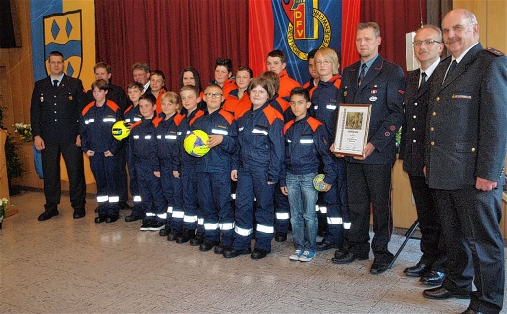 Der Feuerwehrnachwuchs mit Martin Rühle, Manfred Wankmüller, Jörg Weigmann, Martin Lurger, Karlheinz Oehler und Roland Baral.