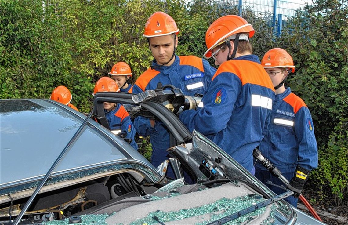 Der Feuerwehrnachwuchs muss viele Aufgaben lösen. Foto: Stahlfeld
