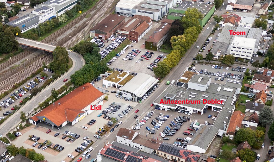 Der Flächentausch an der Industriestraße ist endgültig über die Bühne: Lidl zieht aufs Toom-Areal, und das Autozentrum Dobler übernimmt die heutigen Flächen des Discounters. Foto: Archiv