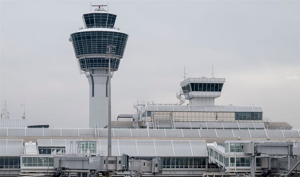 Der Flughafen München bleibt mit den öffentlichen Verkehrsmitteln weiter schwer zu erreichen.