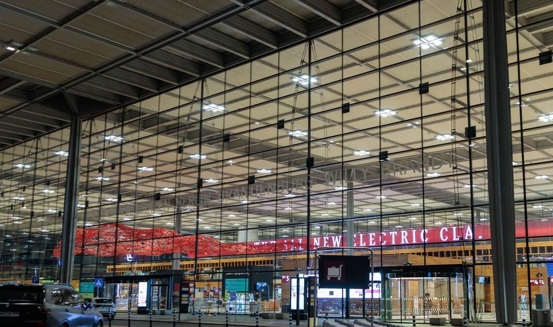 Der Flugverkehr wurde nach der Sichtung für knapp zwei Stunden eingestellt.