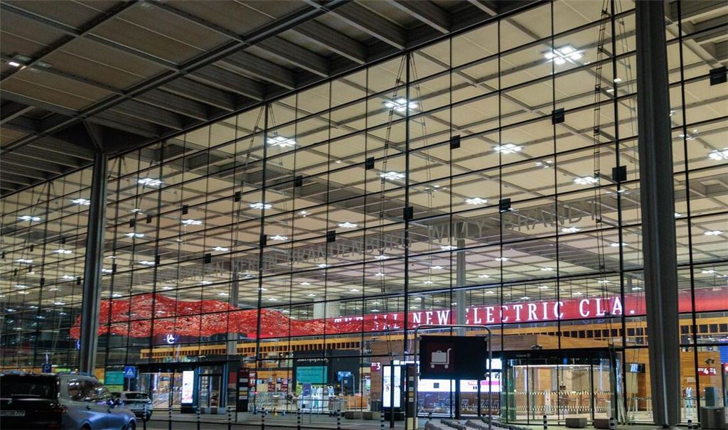 Der Flugverkehr wurde nach der Sichtung für knapp zwei Stunden eingestellt.