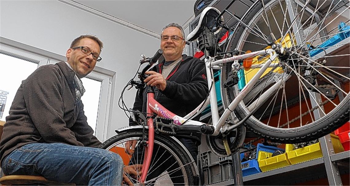 Arbeitslose machen alte Drahtesel flott