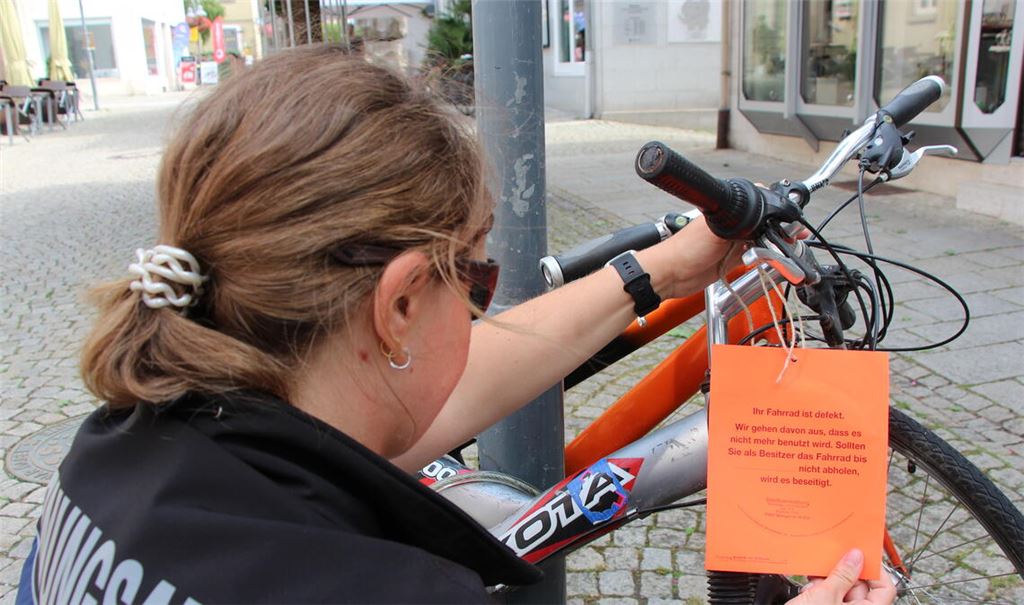 Der Gemeindevollzugsdienst hinterlässt einen Hinweis am Rad. Foto: privat