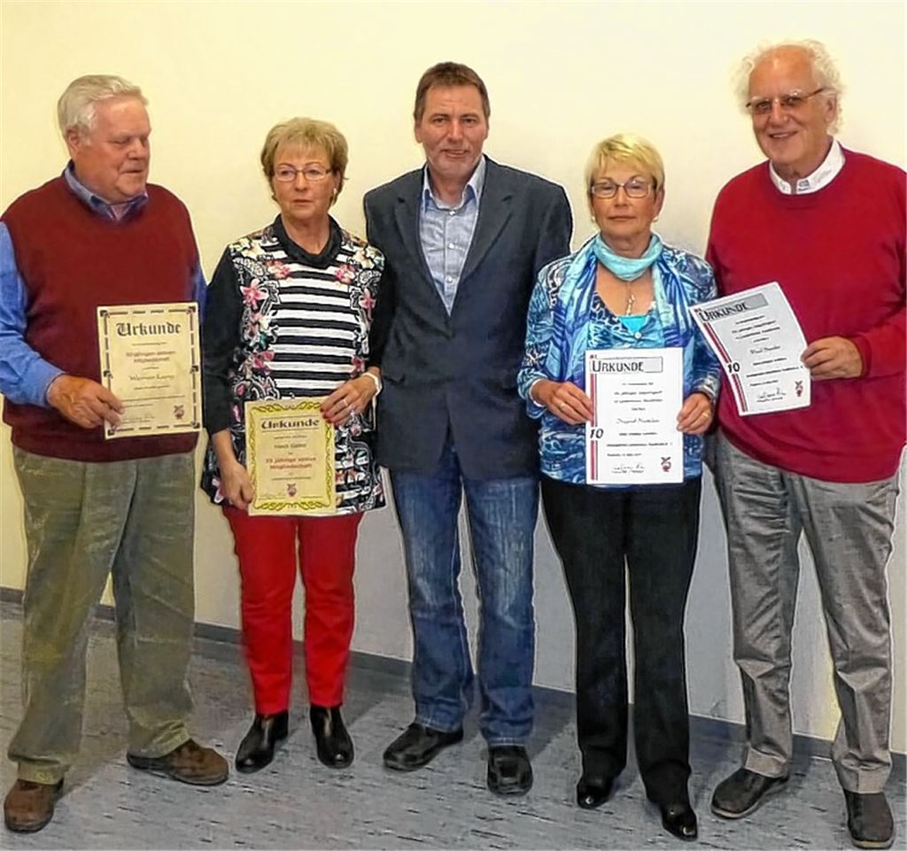 Der Gesangverein Liederkranz Maulbronn ehrt seine langjährigen Mitglieder.
