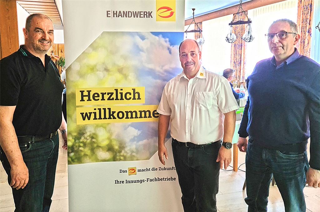Der Geschäftsführer der Kreishandwerkerschaft, Matthias Morlock, Innungsobermeister Andreas Kling und Matthias Ott von den Stadtwerken (v.li.). Foto: Peche