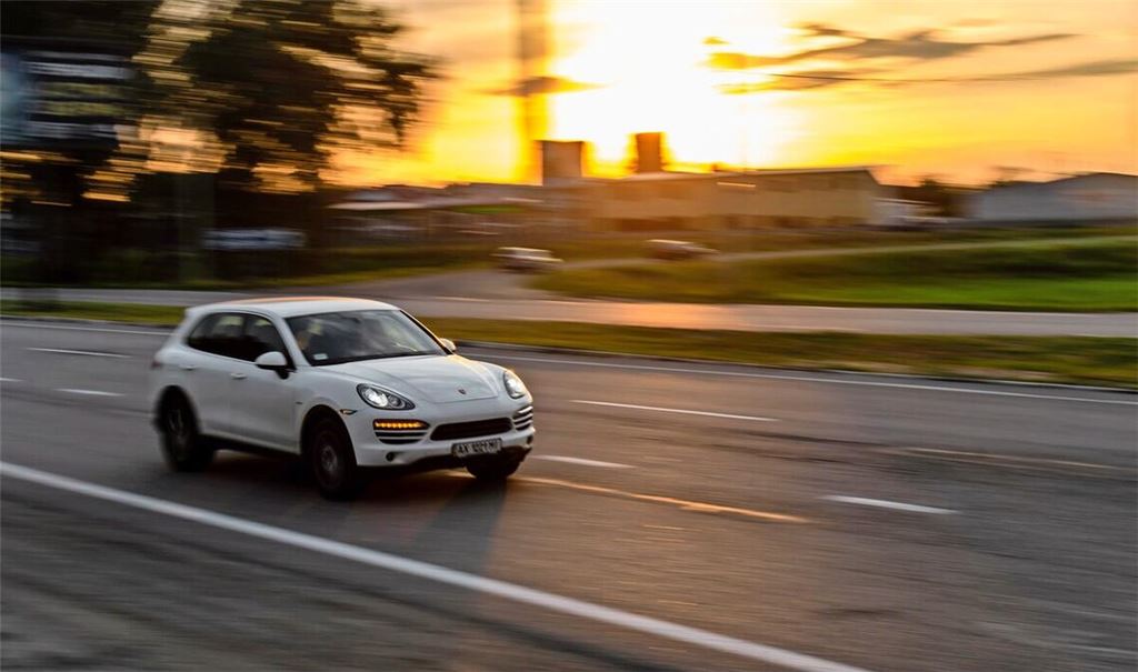 Der Geschäftsmann fuhr einen Porsche Cayenne (Symbolfoto).