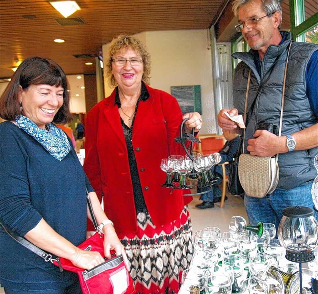 Tassen und Teller für guten Zweck