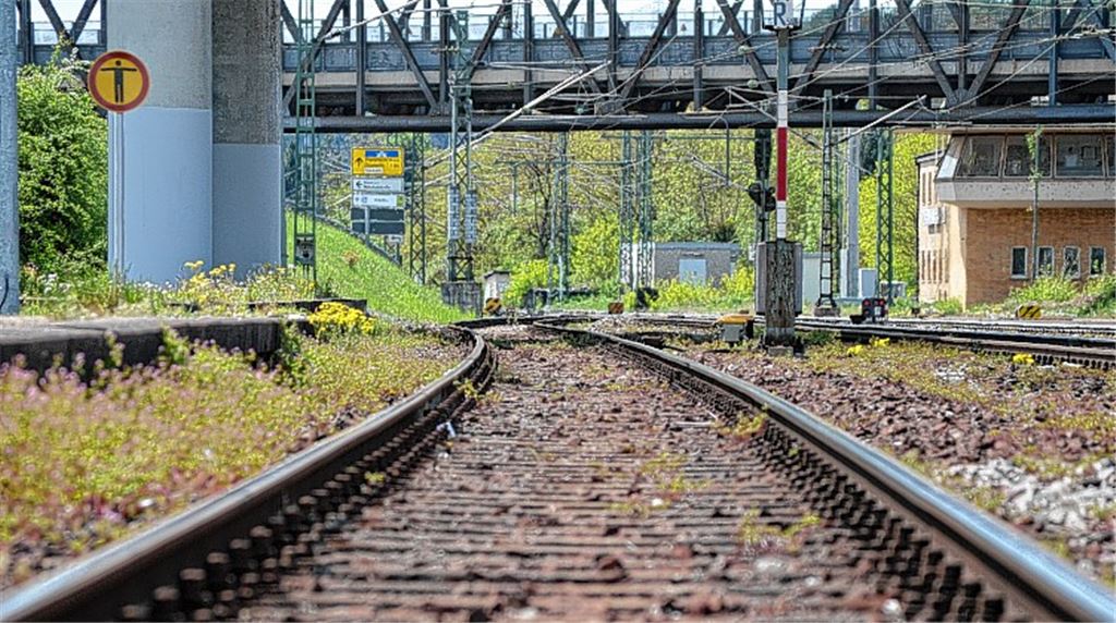 Der Gleisbetrieb ruht größtenteils, weil die Lokführer auch in dieser Woche wieder streiken. Die Bahn hat einen Ersatzfahrplan erstellt.