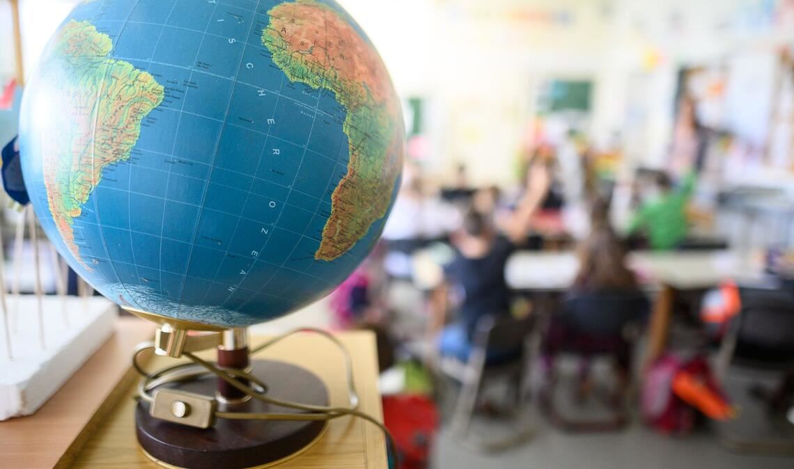 Der Globus ist die nach wie vor am genausten, wenn es darum geht, die Größenverhältnisse auf der Erde richtig darzustellen. (Archivbild)