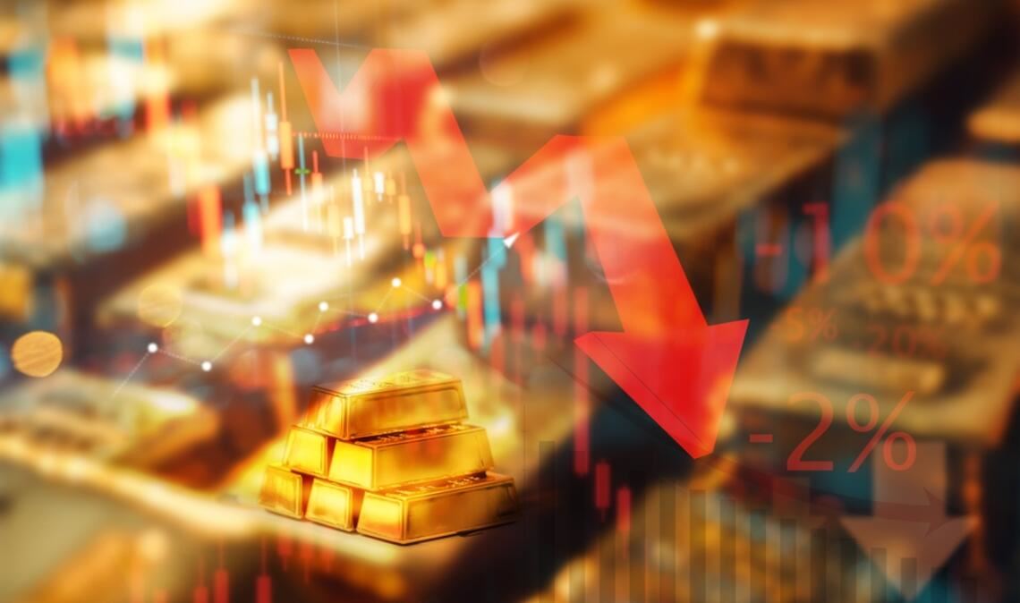 Der Goldpreis ist am Mittwoch erneut um 2 Prozent gefallen. Erfahren Sie, welche Faktoren den Rückgang des Edelmetalls beeinflussen.