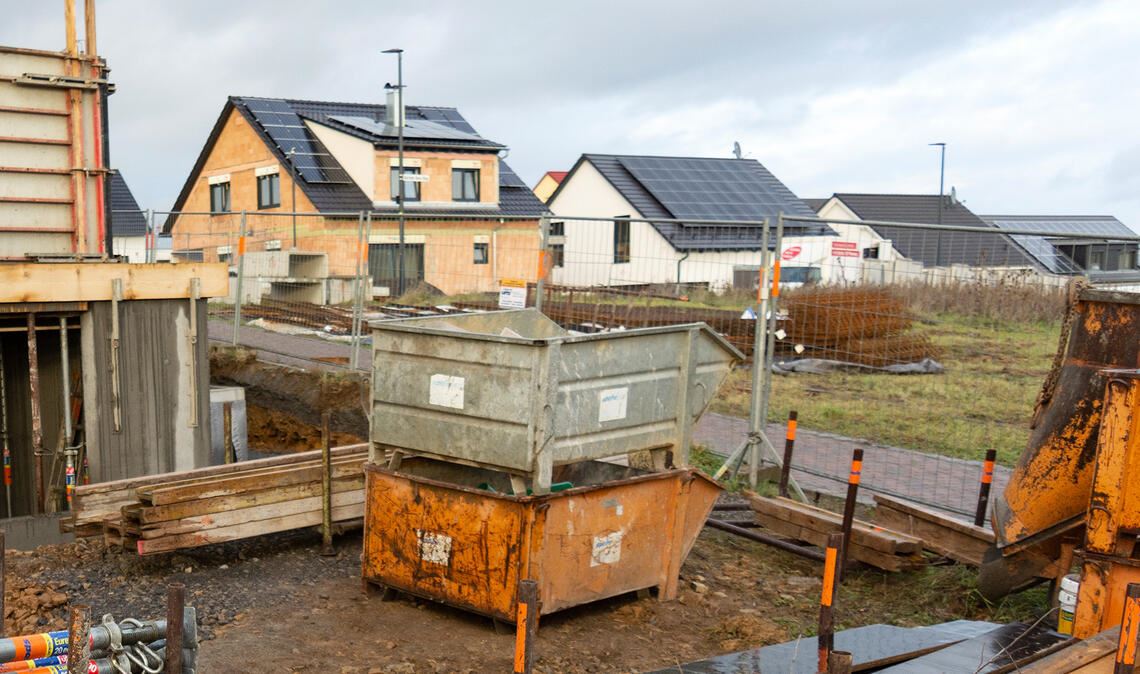 Der Handel mit Bauplätzen hat sich in Pforzheim wegen des geringen Angebots schon im Jahr 2021 auf niedrigem Niveau bewegt und ist im Folgejahr laut Gutachterausschuss „praktisch zum Erliegen gekommen“. Symbolfoto: Archiv/Fotomoment