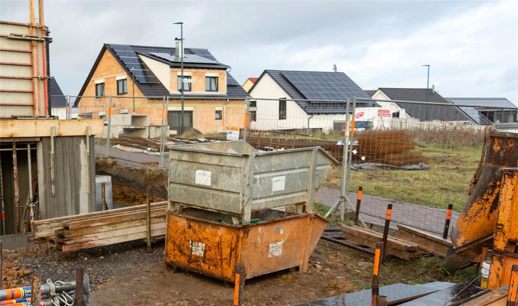 Der Handel mit Bauplätzen hat sich in Pforzheim wegen des geringen Angebots schon im Jahr 2021 auf niedrigem Niveau bewegt und ist im Folgejahr laut Gutachterausschuss „praktisch zum Erliegen gekommen“. Symbolfoto: Archiv/Fotomoment