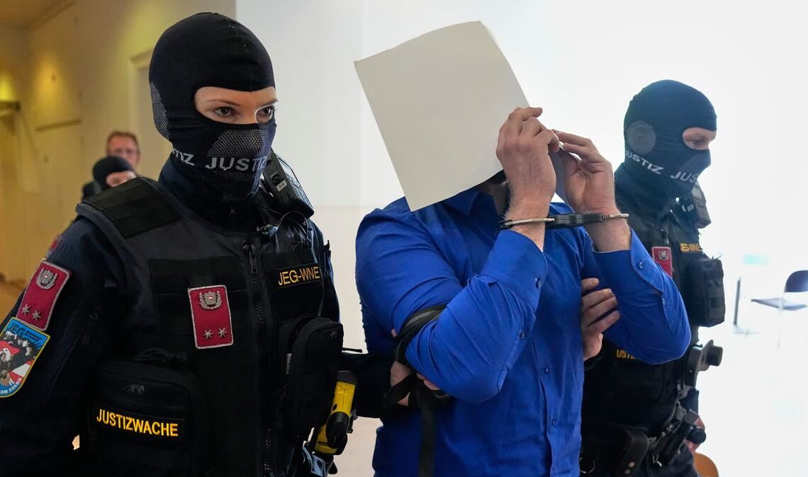 Der Hauptangeklagte im Prozess um die abgesagten Taylor-Swift-Konzerte in Wien hat Anschlagspläne gestanden.