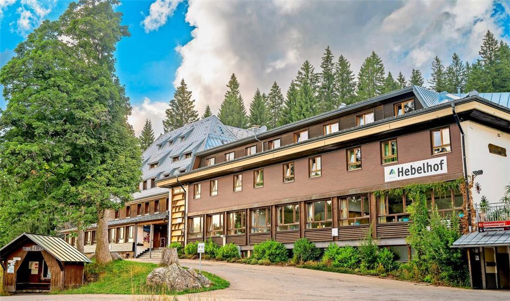 Der Hebelhof an der Passstraße ist einst ein Hotel gewesen.