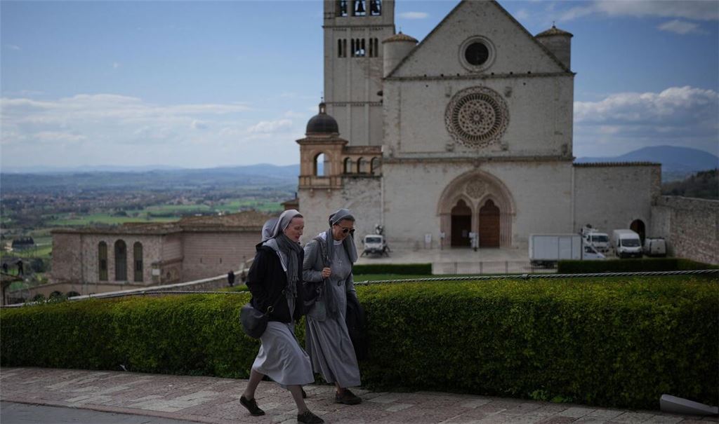 Der Heilige Franz von Assisi ruht in der Basilika San Francesco. (Archivbild)