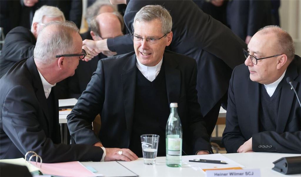 Der Hildesheimer Bischof Heiner Wilmer ist zum Vorsitzenden der Deutschen Bischofskonferenz gewählt worden.