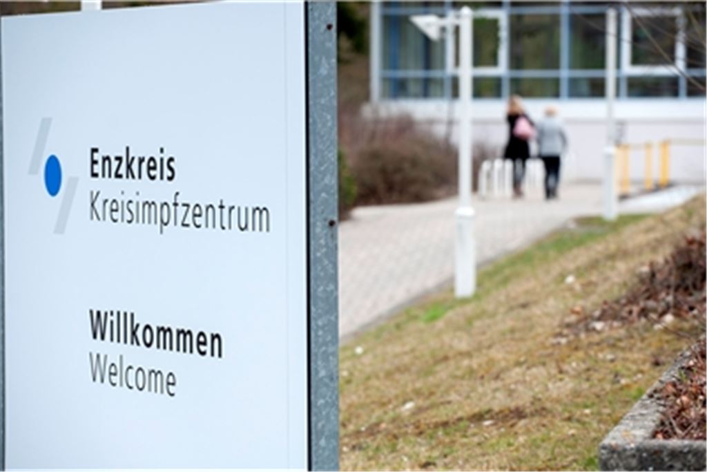 Der Impfstopp für das Präparat von Astrazeneca ist aufgehoben, und so können auch in Mönsheim Menschen ihren Schutz erhalten. Entfallene Termine sollen rasch nachgeholt werden. Foto: Fotomoment