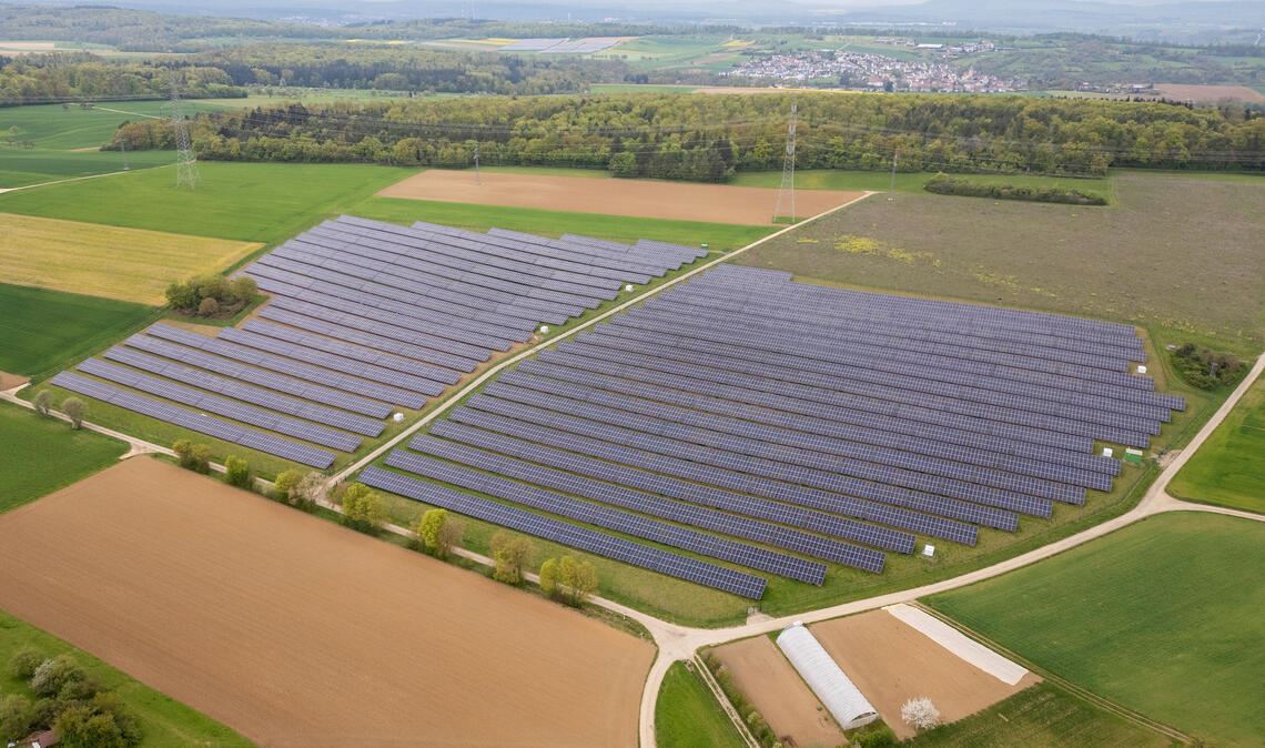 Der Iptinger Solarpark ist in der Nacht auf Montag zum Tatort geworden. Foto: Fotomoment