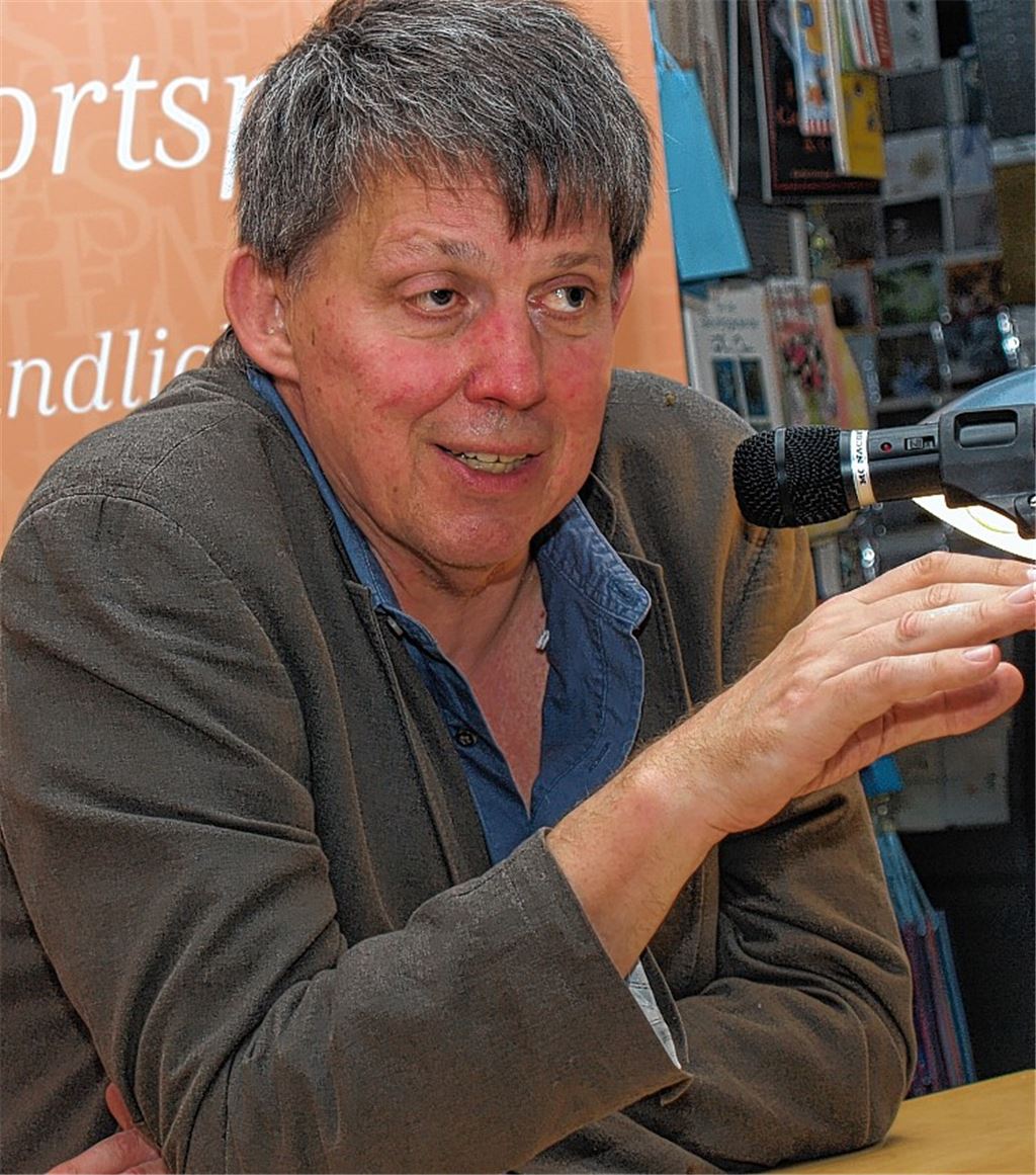 Der Journalist und Autor Tilman Jens berichtet bei Buch Elser in schonungsloser Offenheit vom geistigen Niedergang seines Vaters, der am vergangenen Sonntag gestorben ist.