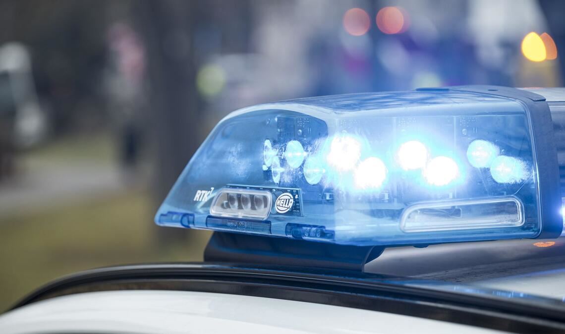 Der Jugendliche muss sich nun wegen Diebstahls und Fahrens ohne Fahrerlaubnis verantworten. (Symbolbild)