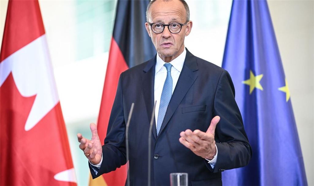 Der Kanzler sieht das Veto seines Außenministers gegen das Wehrdienstgesetz als "ein ganz übliches, normales Regierungshandeln".