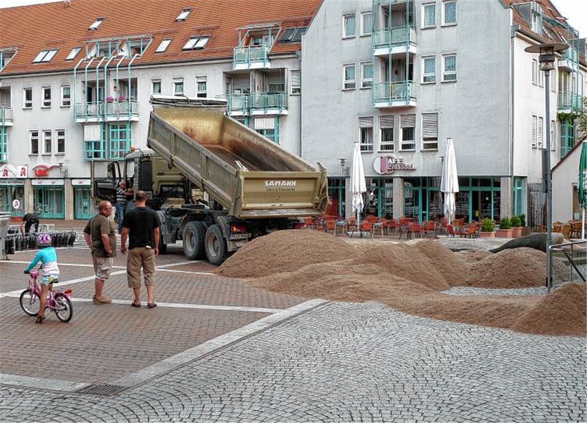 Der Kelterplatz wird zum Strand.