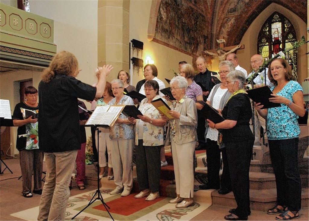 Der Kirchenchor der evangelischen Gemeinde singt traditionelles Liedgut. Foto: Appich
