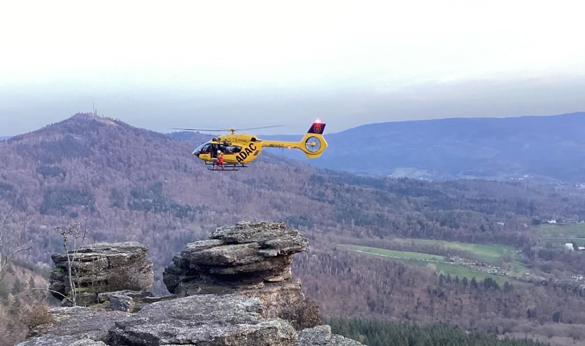 Der Kletterer wurde mit Hilfe eines Hubschraubers gerettet.