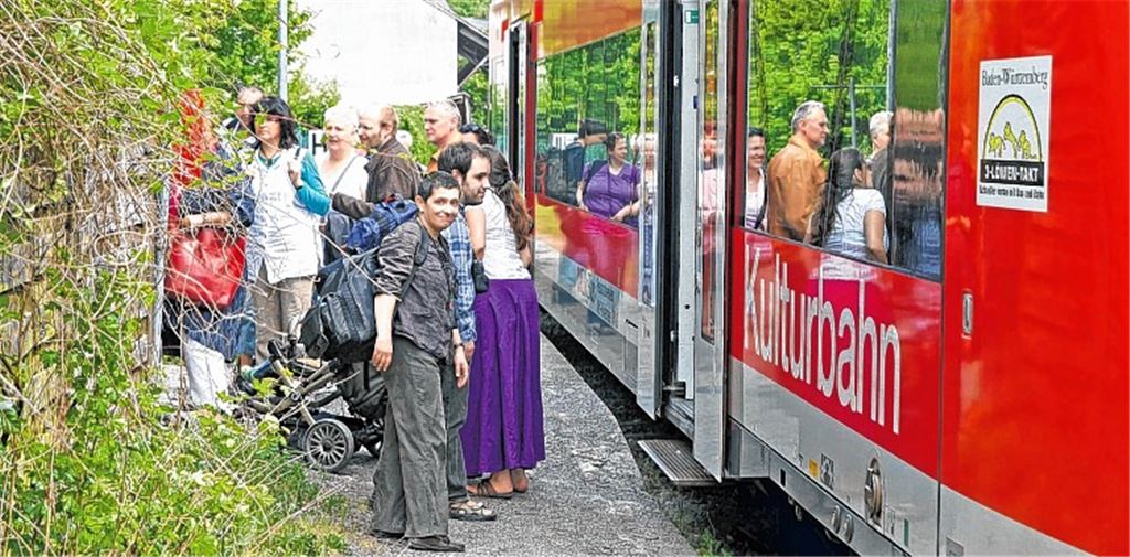 Der Klosterstadtexpress sorgt dafür, dass an Sonn- und Feiertagen die Strecke von Maulbronn-West zum Stadtbahnhof wiederbelebt wird.