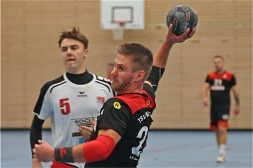 Der Knittlinger Michael Hörandel beim Wurf gegen die TSG Pforzheim. Foto: Jürgen Müller