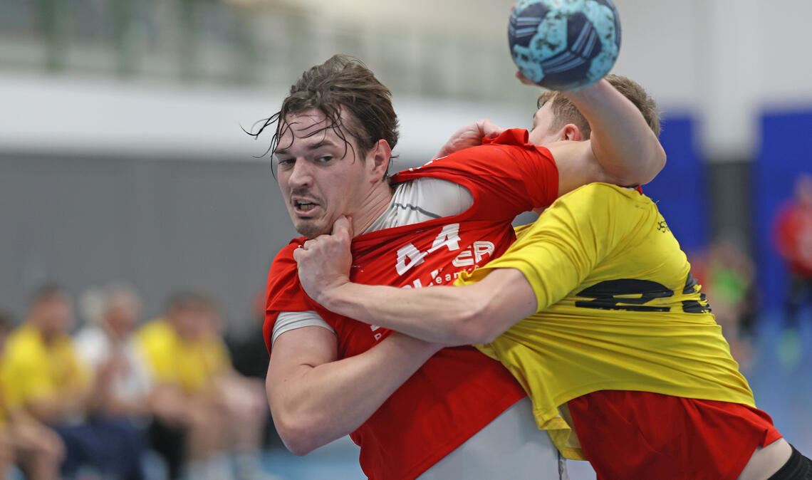 Der Knittlinger Neuzugang Christopher Bregazzi zeigt einen starken Einstand – für einen Sieg reicht es dennoch nicht. Foto: Müller