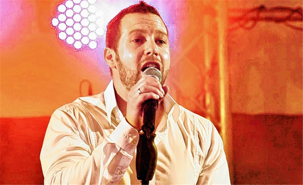 Der Knittlinger Sänger Andreas Wiener steht regelmäßig auf der Bühne.