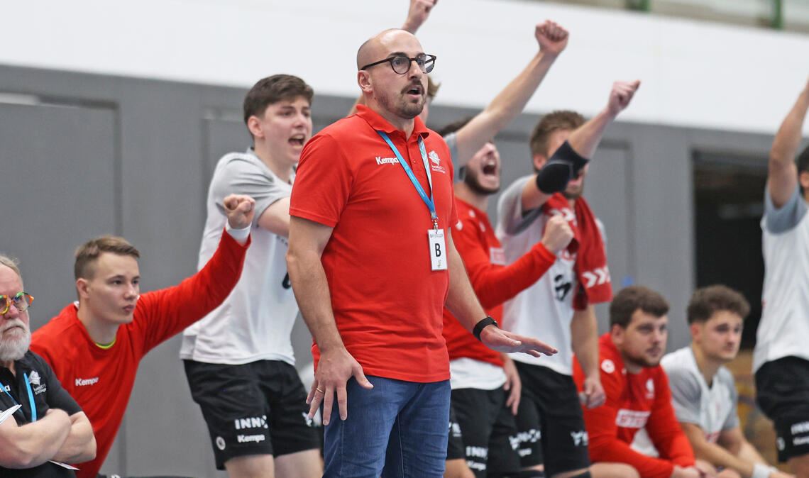 Der Knittlinger Trainer Frank Müller (Mitte) will seine alten und neuen Spieler in der kommenden Saison möglichst häufig jubeln sehen – die Weichen dafür sind gestellt. Foto: Müller/Archiv
