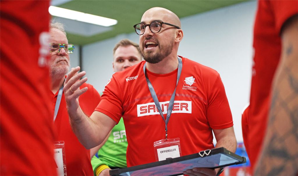Der Knittlinger Trainer Frank Müller kann das Spiel mit seinem Team in Ettlingen nicht erfolgreich gestalten. Symbolfoto: Archiv