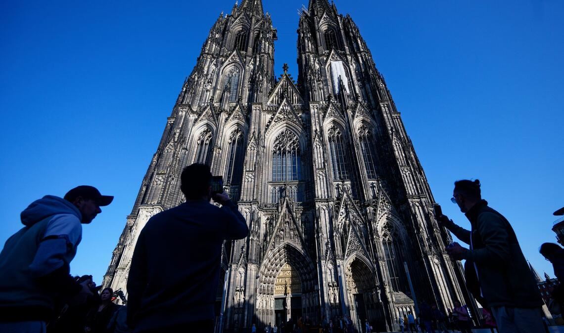Der Kölner Dom soll künftig Eintritt kosten. (Archivbild)