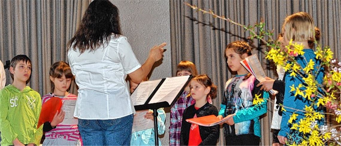 Der Kooperationschor heißt auf Italienisch das Frühjahr willkommen.