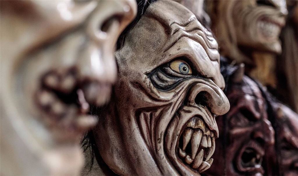 Der Krampus ist in Teilen Süddeutschlands und insbesondere Südosteuropas in der Adventszeit als Begleiter des Nikolaus bekannt.