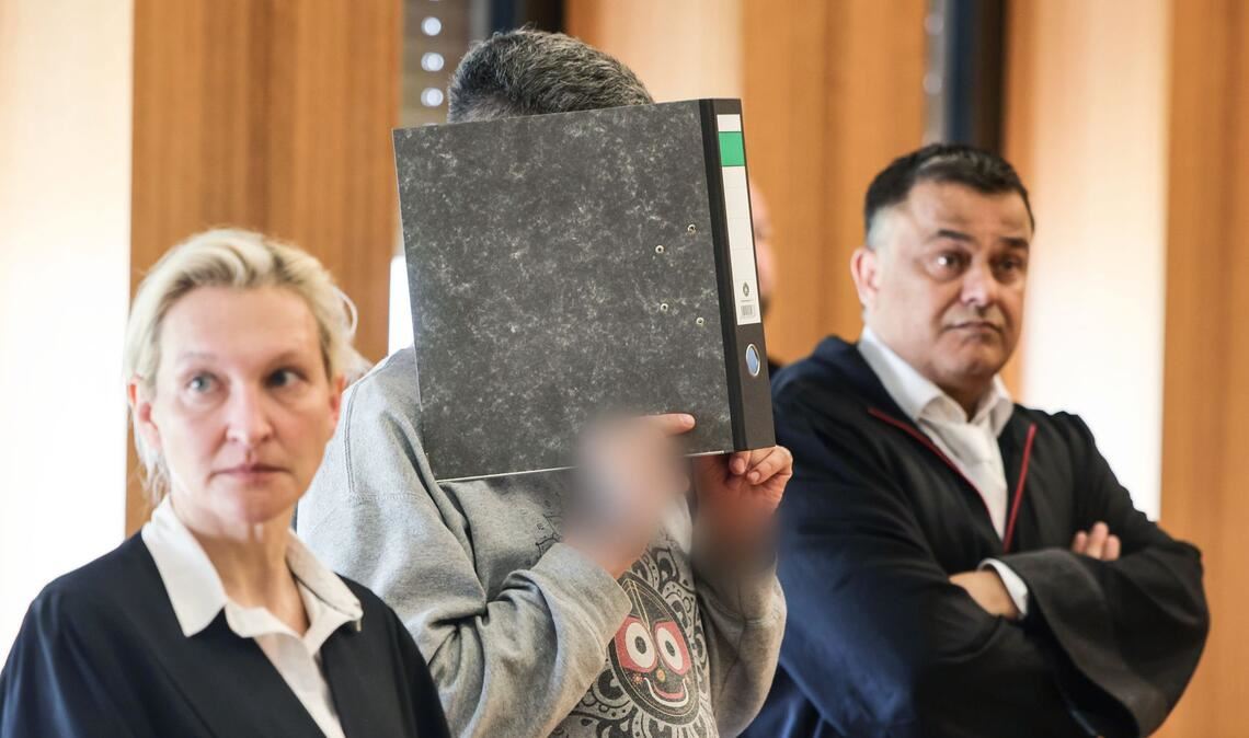 Der Krankenpfleger steht wegen Mordes an neun Patienten vor dem Aachener Landgericht.