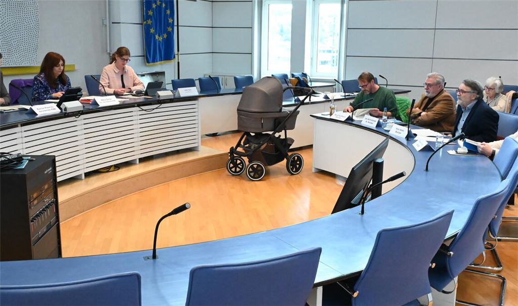 Der Kreiswahlausschuss bestätigt die Ergebnisse der Landtagswahl. Foto: Bott