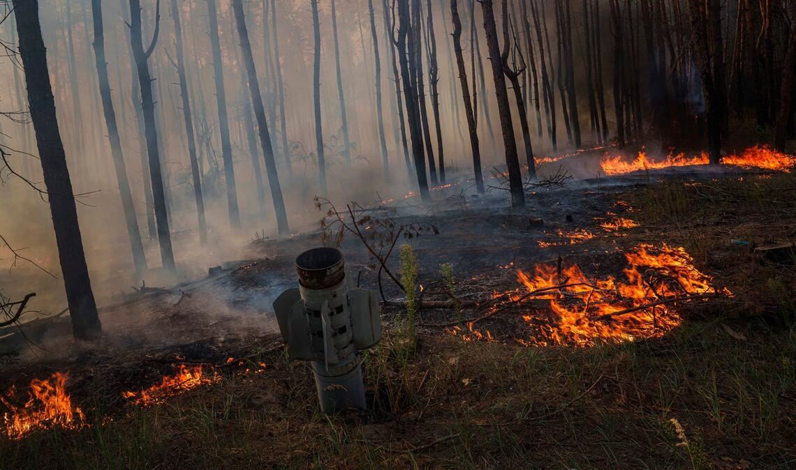 Der Krieg entfacht viele Brände wie hier nach einem russischen Angriff in der Nähe von Slowjansk. (Archivbild)