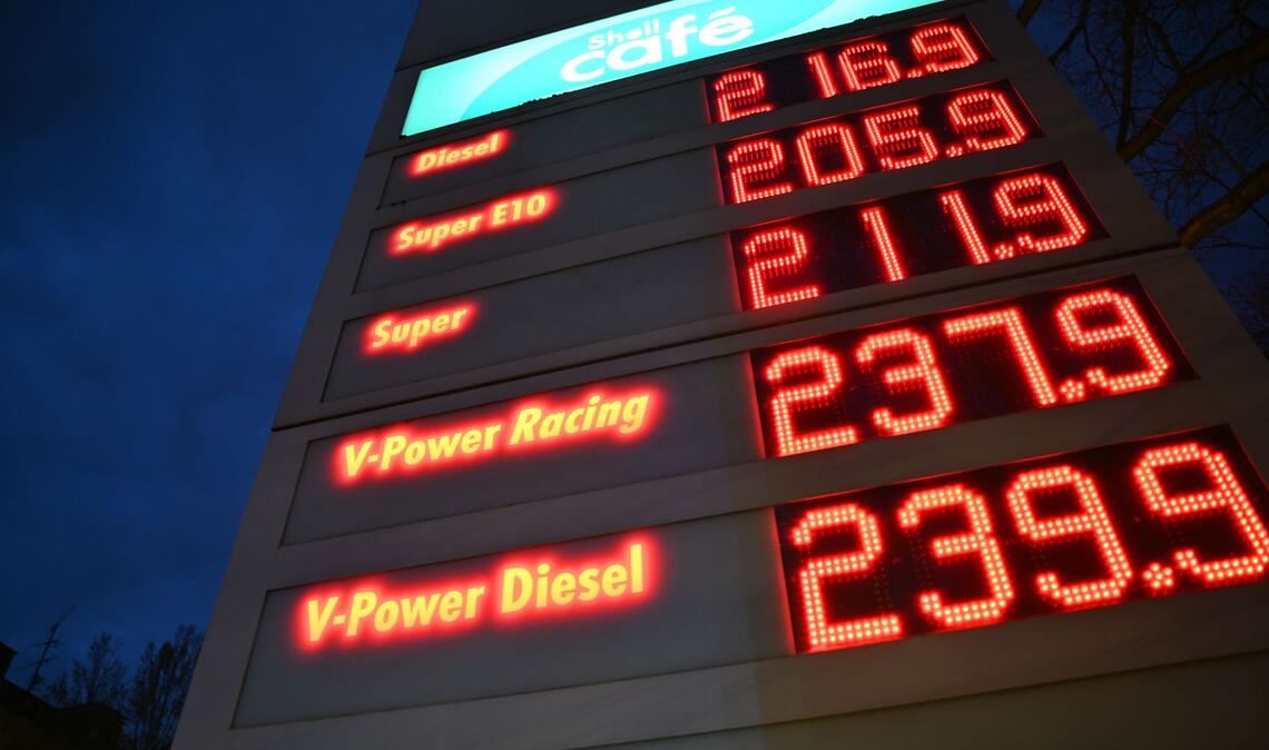 Der Krieg im Nahen Osten kommt auch bei den Tankstellen an. (Symbolbild)